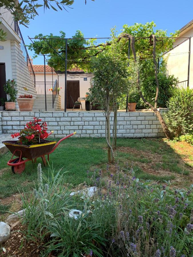 Holiday Home Dorina Pula Exterior foto