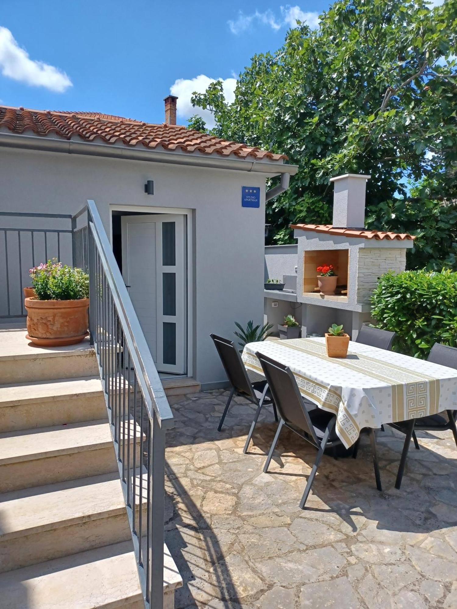 Holiday Home Dorina Pula Exterior foto